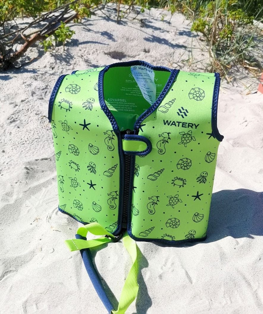 Watery Splashy zwemvest op een strand